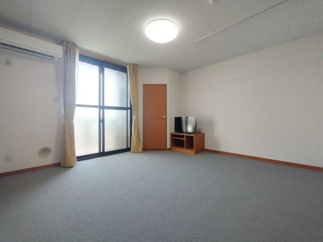 レオパレスファミリアシモサトⅡの居間・リビング