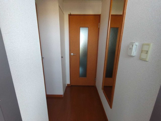 レオパレスファミリアシモサトⅡの玄関