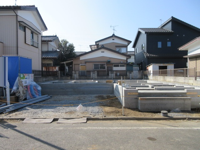 【仲介手数料無料】新築戸建　深谷市岡里7-15（全1棟）の前面道路含む現地写真