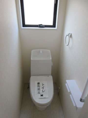 【仲介手数料無料】新築戸建　深谷市岡里7-15（全1棟）のトイレ