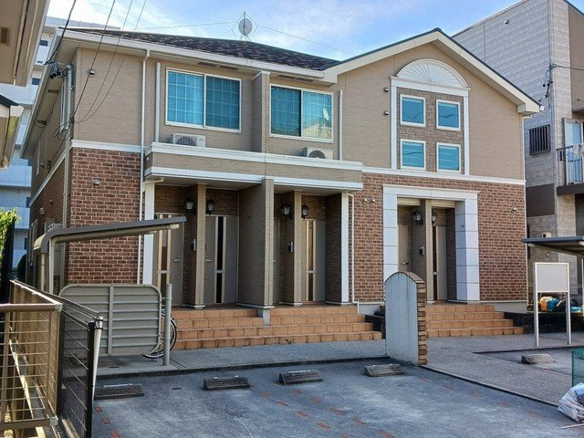 アンジュ　八田