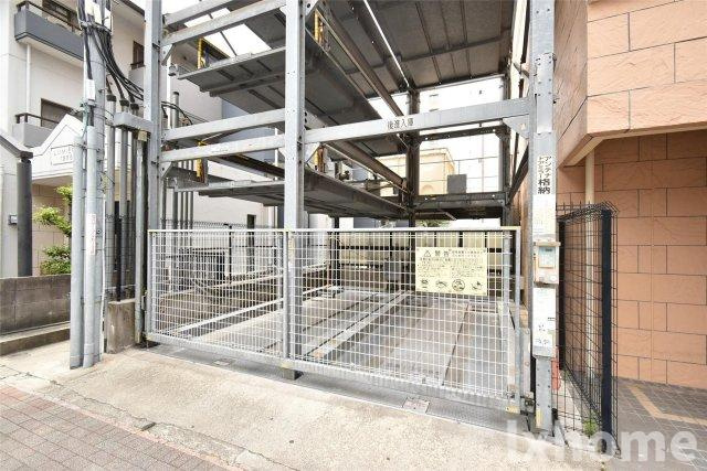 ファインヴェール・ウエストの駐車場|車をお持ちの方に嬉しい駐車場付きの物件です