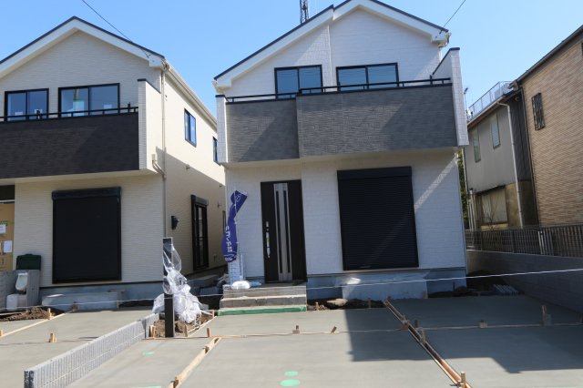 【Heartfull Town】小平津田町１丁目の外観|食洗機付きシステムキッチン、浴室乾燥機など日々の暮らしを支える設備も充実。