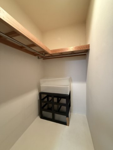 アルファライフ束本の収納|季節物も整理しやすいウォークインクローゼット