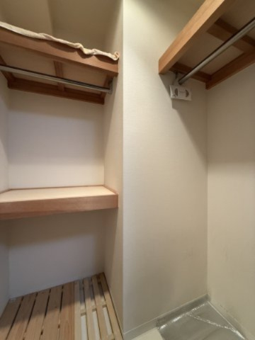 アルファライフ束本の収納|収納力のあるウォークインクローゼット