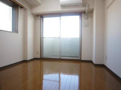 【居間・リビング】 | セイコーガーデンⅥ | こちらのリビングで趣味の時間をお楽しみください