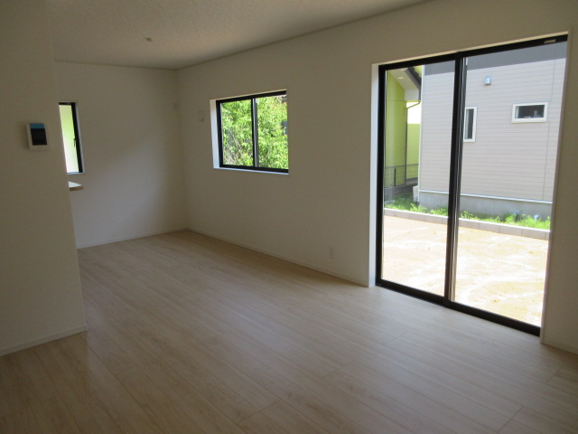 【仲介手数料無料】新築戸建　吉見町東野1-6-14（全２棟）の居間・リビング