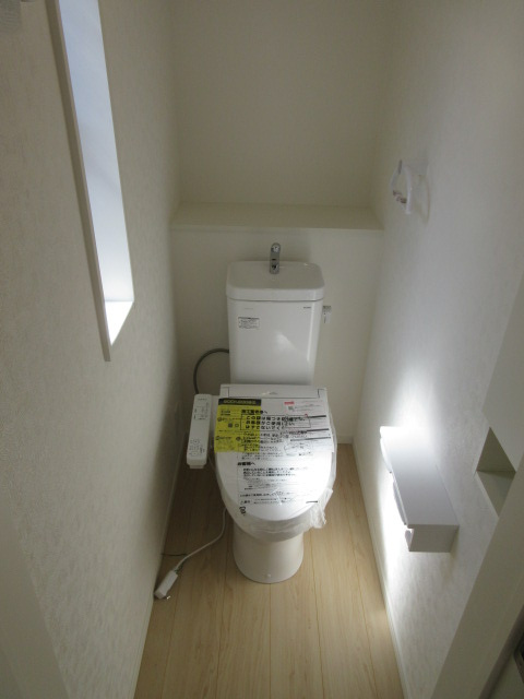 【仲介手数料無料】新築戸建　吉見町東野1-6-14（全２棟）のトイレ