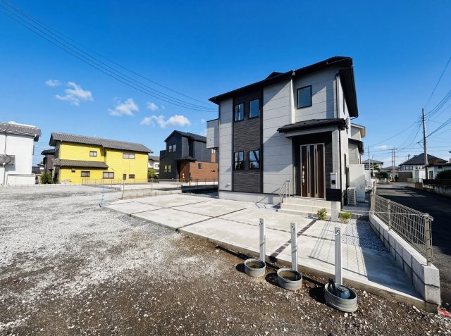 新築　前橋市龍蔵寺町　Blooming　Garden　2号棟の駐車場|現地写真　駐車スペースは並列2台分可能です！
