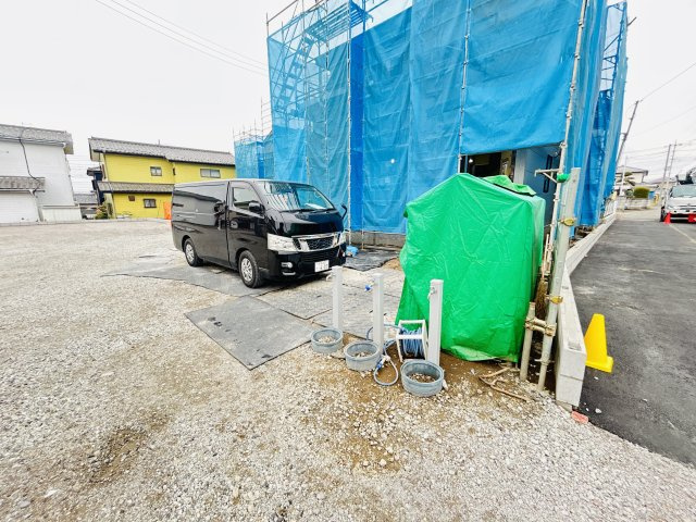 【駐車場】 | 新築　前橋市龍蔵寺町　Blooming　Garden　3号棟 | 現地写真　駐車スペースは並列2台分可能です！
