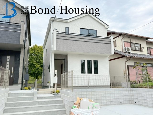 両面道路で開放的なお家　糀台3丁目13番　B号棟　新築戸建の外観