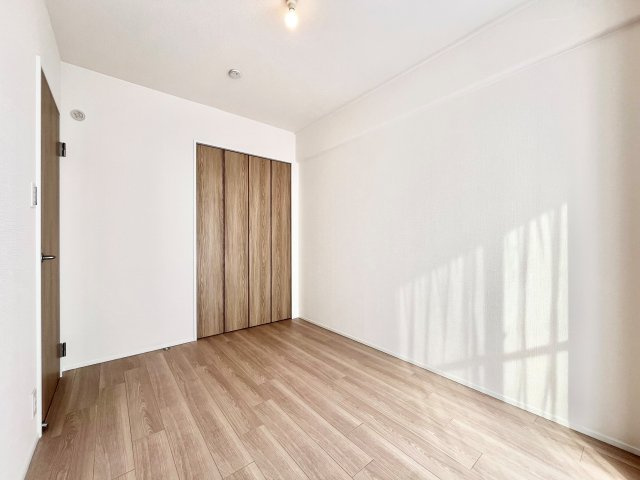 ネオコーポ鶴橋の洋室|コンパクトで使いやすい洋室です