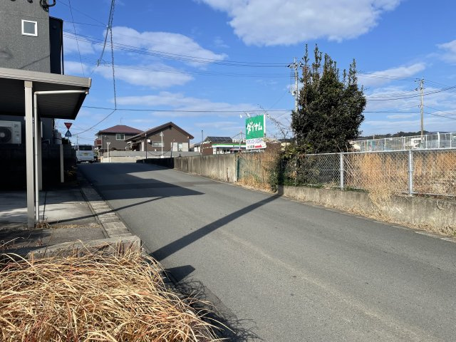 日置市伊集院町伊鹿倉一丁目土地の前面道路含む現地写真|接道部分から撮影した前面道路の様子です