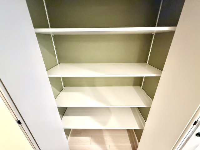 野村ステイツ橦木町南の収納