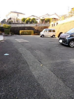 【駐車場】 | サンパティーク | 駐車場に車を止められます