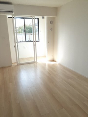 【居間・リビング】 | アマテラス | こちらの居間で趣味の時間をお楽しみください