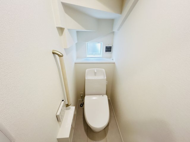 新築　高崎市筑縄町　Heartful　Town　１号棟のトイレ|現地写真　節水タイプのウォシュレット付きトイレ、水道料節約に一役買います！
