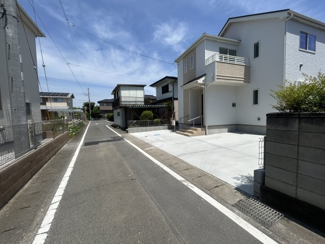 新築　高崎市筑縄町　Heartful　Town　１号棟の前面道路含む現地写真|現地写真　西側接道幅員約4ｍ