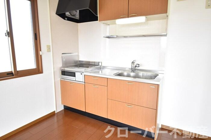 コーヨーハイツのキッチン|３口ＩＨコンロ付きキッチン