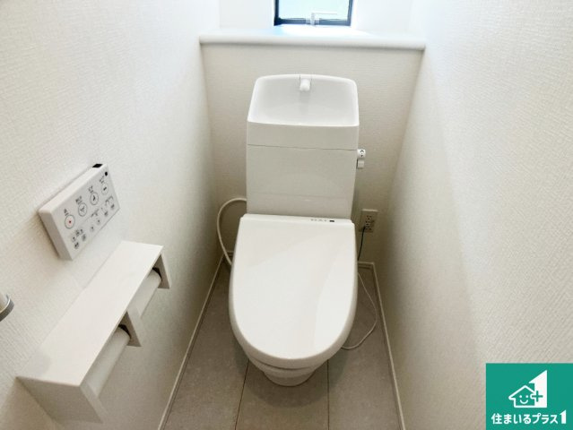 神戸市西区南別府　新築一戸建てのトイレ|1・2階の2ヶ所にあるので、朝の忙しい時間の順番待ちもなく、深夜の利用にも大変便利です。