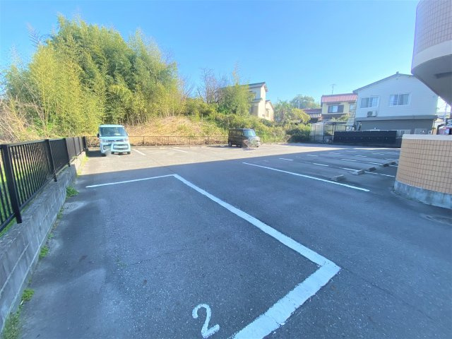 プリミエール山敷230の駐車場