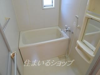 プレジール加藤　Ａ棟の浴室|窓あり