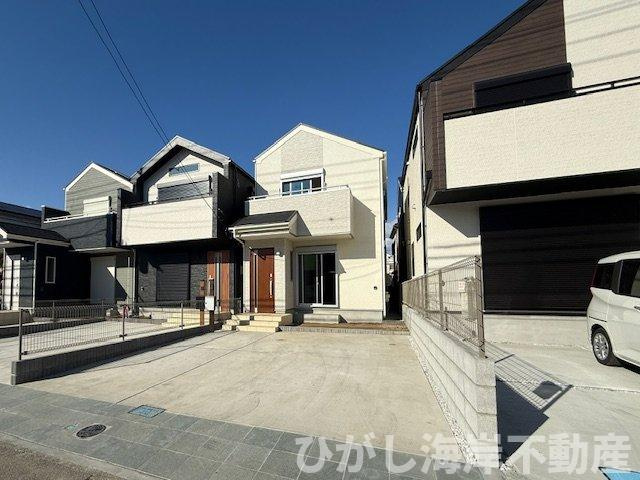 茅ヶ崎市香川4丁目　新築戸建　全3棟の前面道路含む現地写真|現地外観