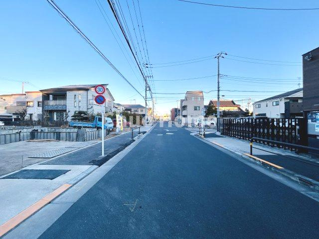 足立区佐野1丁目新築分譲住宅の前面道路含む現地写真|全面道路