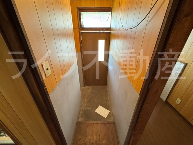 ロイヤルハイツ東大阪の玄関|収納もある玄関です