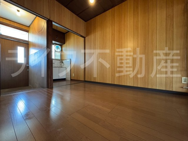 ロイヤルハイツ東大阪の内装|明るい色調の室内です