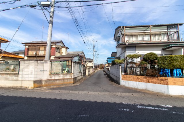 足利市利保町１丁目の売地の前面道路含む現地写真