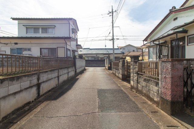 足利市利保町１丁目の売地の前面道路含む現地写真