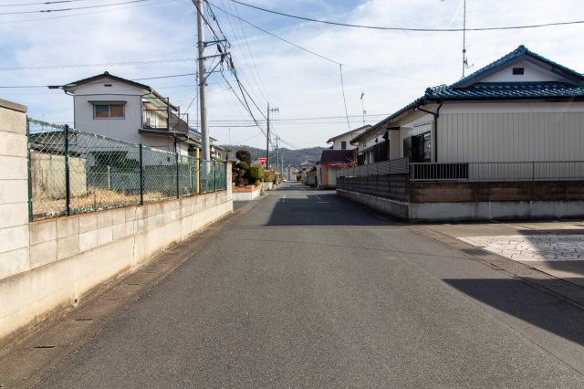 足利市利保町１丁目の売地の前面道路含む現地写真