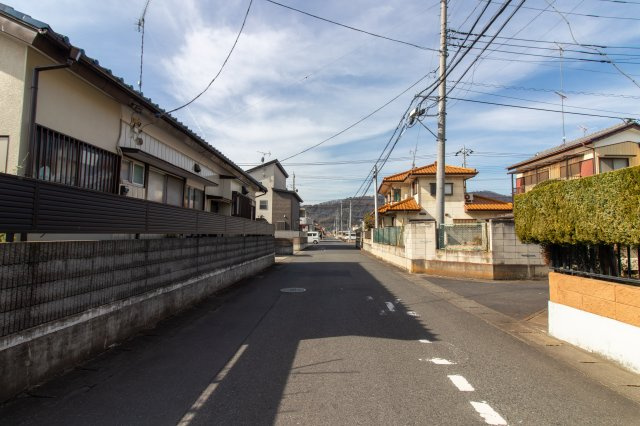 足利市利保町１丁目の売地の前面道路含む現地写真
