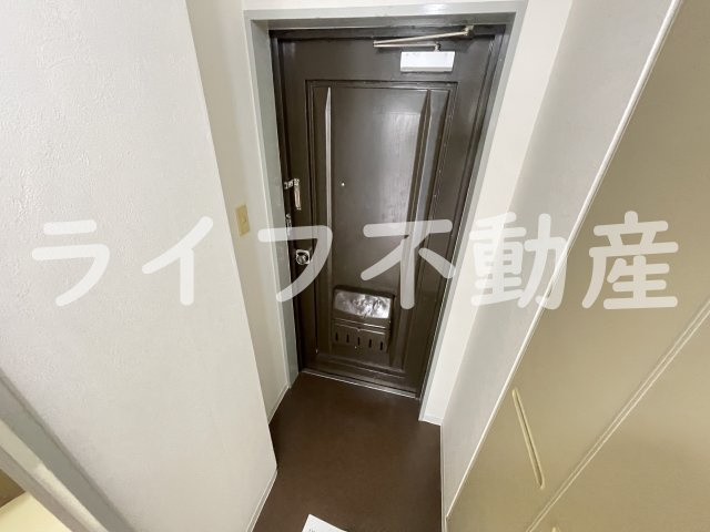 東大阪レジデンスの玄関