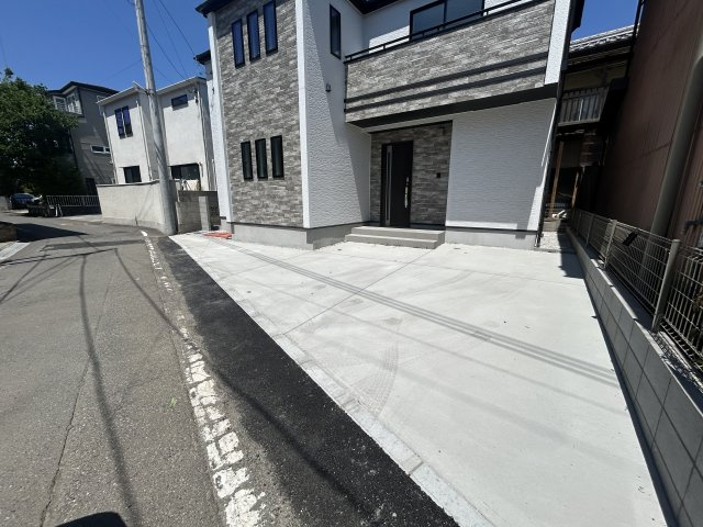 新築　高崎市若松町　Heartful　Town　１号棟の駐車場|現地写真　駐車スペースは並列2台分可能です！

