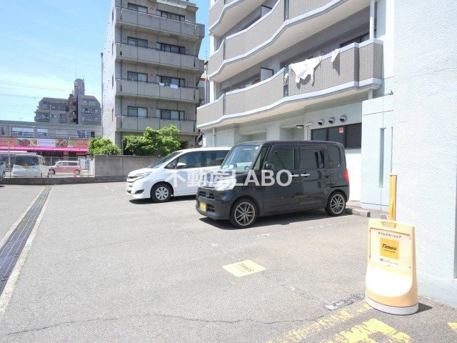 クレストサンシエルの駐車場