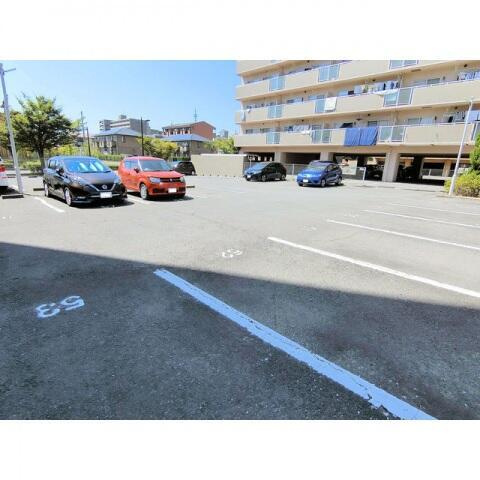 エスポワール辻の駐車場