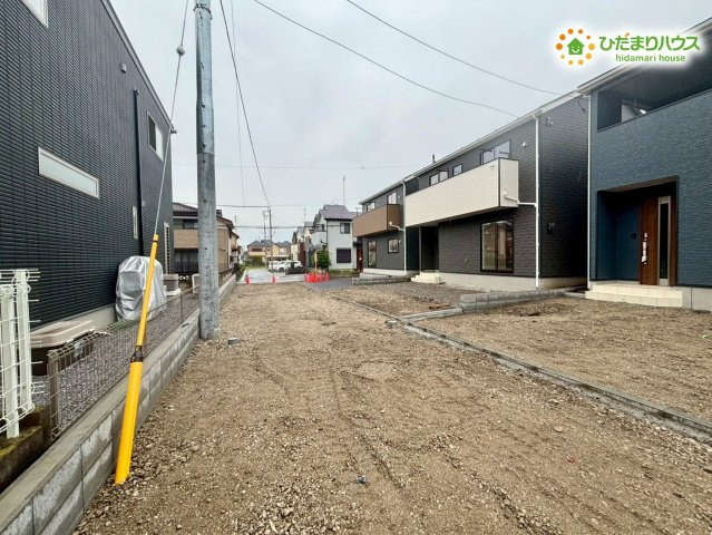 鴻巣市鴻巣　第1　新築一戸建て　クレイドルガーデン　03の前面道路含む現地写真
