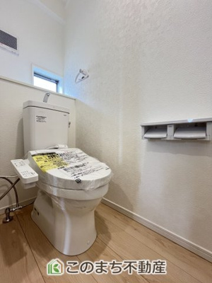 【トイレ】 | CRADLEGARDEN小山市東間々田第7　4号棟 | 小窓から換気ができて清潔なトイレスペース☆