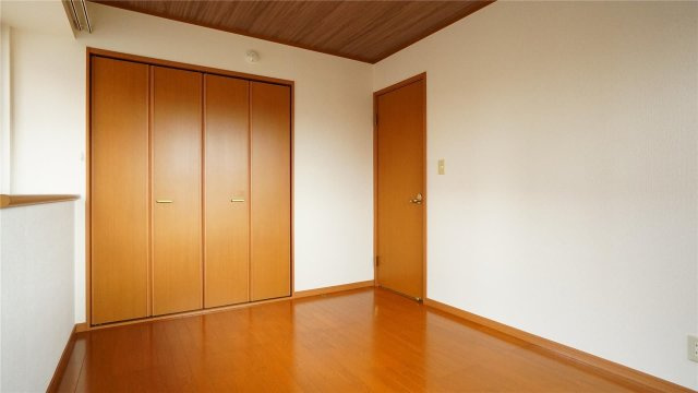 ラフィーネ津志田の居間・リビング