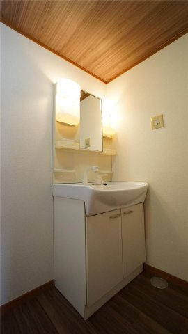 ラフィーネ津志田の独立洗面台