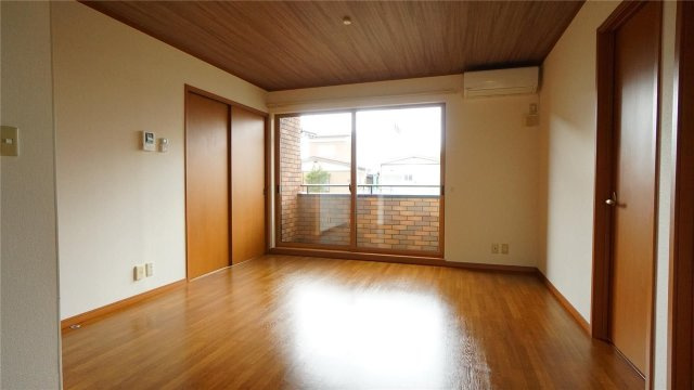 ラフィーネ津志田の居間・リビング