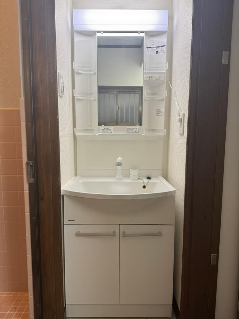 桜丘町戸建ての洗面所