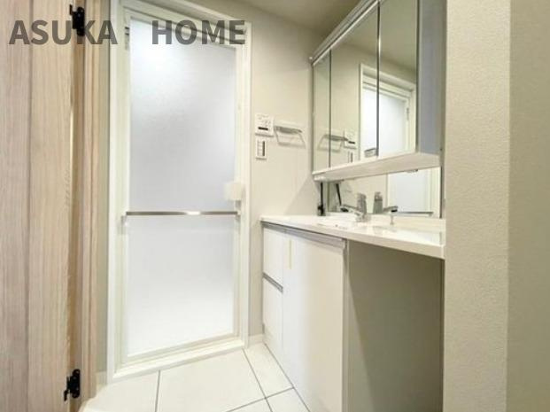 藤和ライブタウン大船３号棟の独立洗面台|収納たっぷりの洗面化粧台になります。