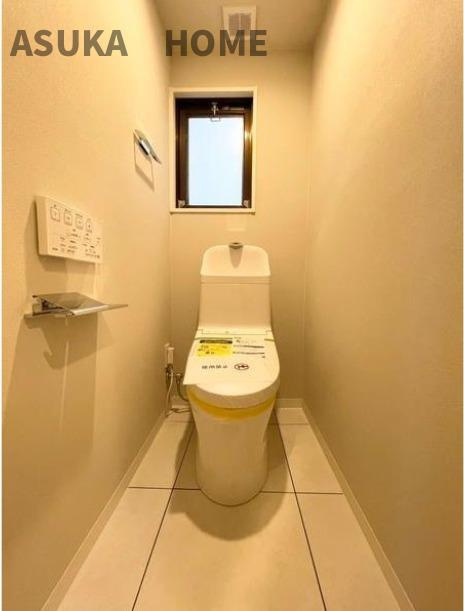 藤和ライブタウン大船３号棟のトイレ|窓付きで換気もばっちりのトイレです。