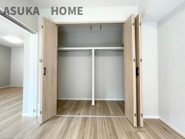 藤和ライブタウン大船３号棟の収納|リビングに隣接の洋室のクローゼットになります。収納力がありますね。