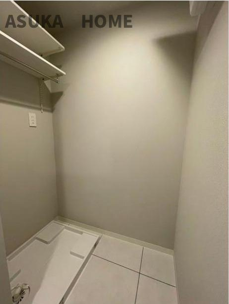 藤和ライブタウン大船３号棟のランドリースペース|洗濯機置き場は嬉しい収納がついていますよ。