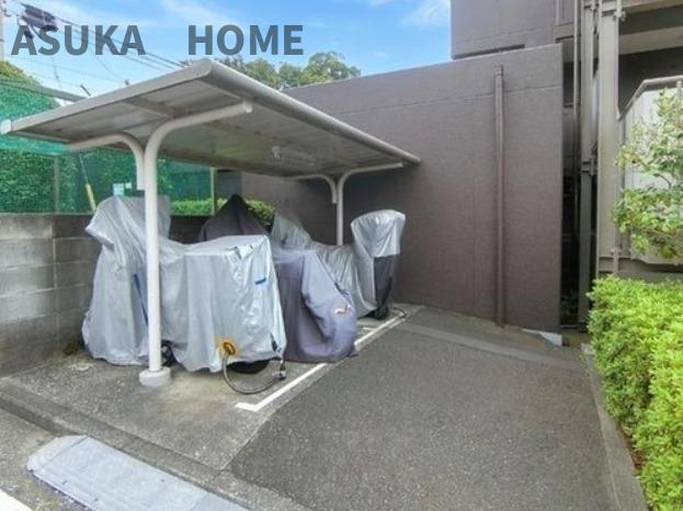 藤和ライブタウン大船３号棟のその他共用部分|バイク置き場も設置されています。