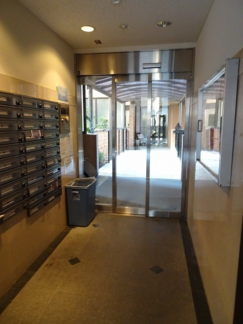 ラポール西大島　イーストのロビー